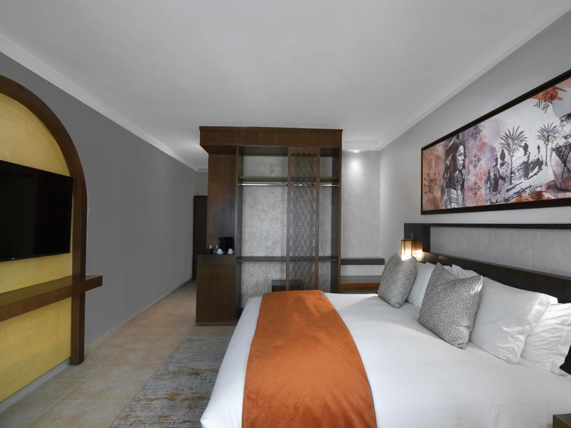 Deluxe Zimmer mit Kingsize-Bett, Balkon und Meerblick